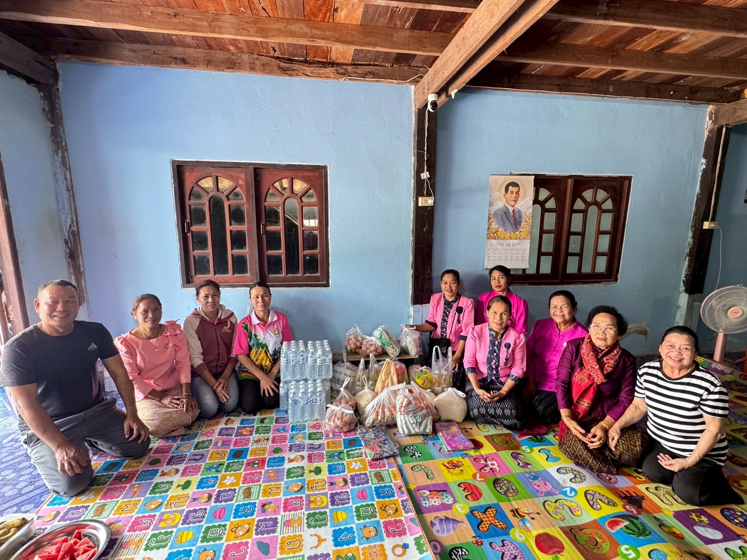 พช.สุวรรณคูหา จับมือภาคีเครือข่าย ส่งต่อความสุขผ่านกิจกรรม "ก้าวไปด้วยกันไทสุวรรณคูหา" ลงพื้นที่มอบถุงยังชีพ เติมกำลังใจให้ครัวเรือนเป้าหมาย ตำบลนาสี