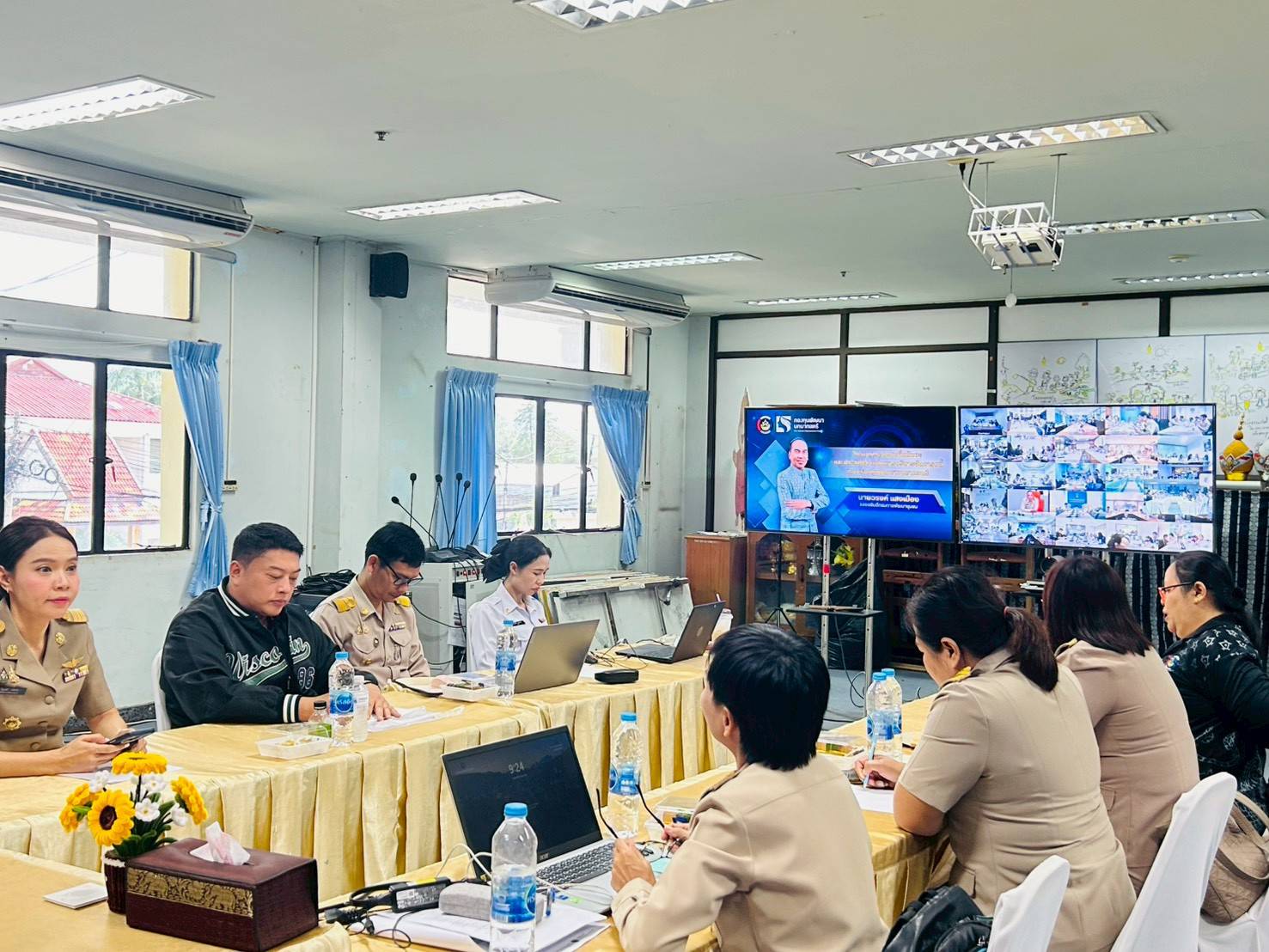 พช. สุวรรณคูหา "นำเจ้าหน้าที่ผู้รับผิดชอบงานสตรีอำเภอ เข้าร่วมโครงการอบรมเพิ่มทักษะและประสิทธิภาพในการบริหารจัดการหนี้ของกองทุนพัฒนาบทบาทสตรี จำนวน ๒ วัน"