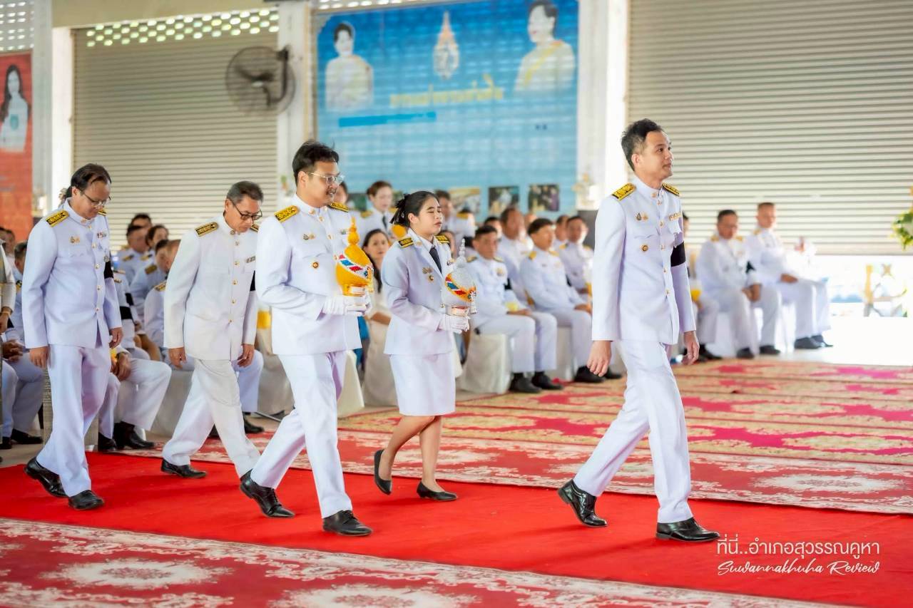 พช.สุวรรณคูหา ร่วมพิธีเจริญพระพุทธมนต์ ตักบาตร และถวายพระพรชัยมงคล เนื่องในโอกาสวันเฉลิมพระชนมพรรษา สมเด็จพระนางเจ้าฯ พระบรมราชินี