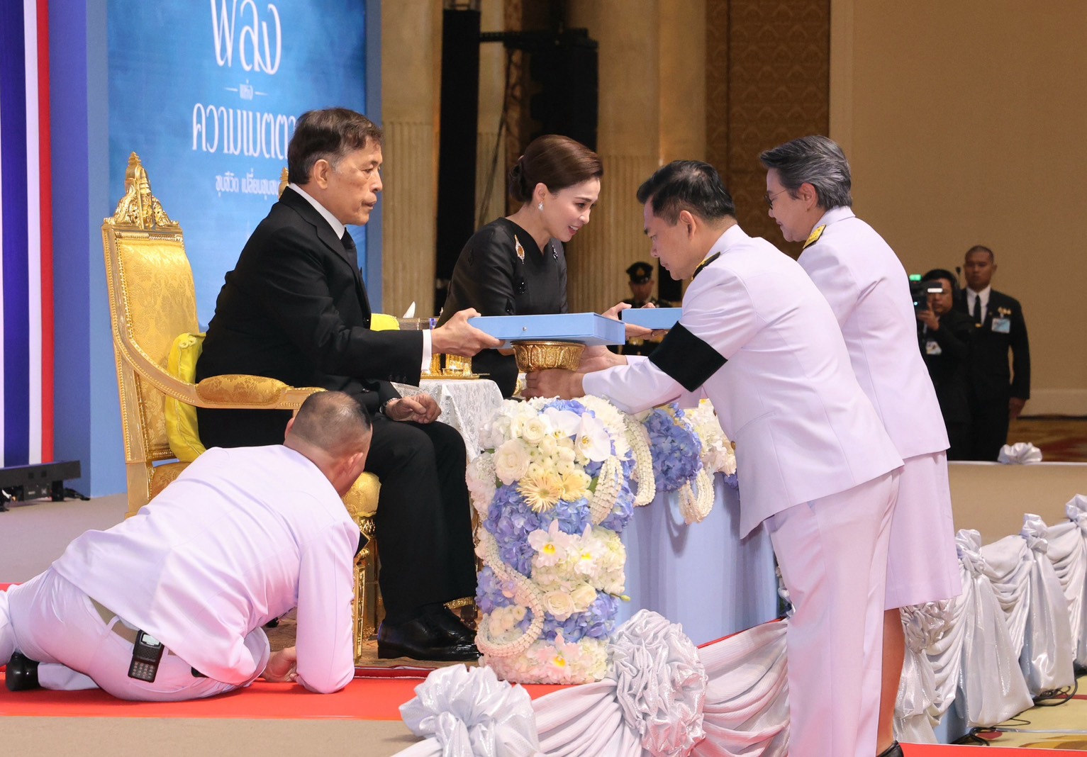 พช.สุวรรณคูหา ร่วมยินดี! กองทุนแม่ของแผ่นดินบ้านโคกกลาง เข้าพิธีรับพระราชทานเงินขวัญถุง ในงานมหกรรมกองทุนแม่ของแผ่นดิน ประจำปี 2569