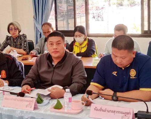 พช. สุวรรณคูหา ประชุมการจัดงาน "สักการะสมเด็จพระนเรศวรมหาราช และสักการะหลวงพ่อพระไชยเชษฐาธิราช ประเพณีบุญข้าวจี่ใหญ่"