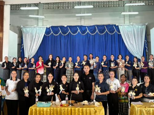 พช.อำเภอสุวรรณคูหา จัดอบรม “วิทยากร (ครู ข)” ประดิษฐ์ดอกไม้จันทน์พระราชทาน เตรียมขยายผลสู่ประชาชนส่วนภูมิภาค ร่วมถวายความจงรักภักดี